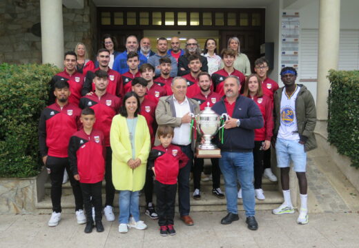 O alcalde recibiu ao Laracha C.F., campión da 84ª Edición da Copa da Coruña